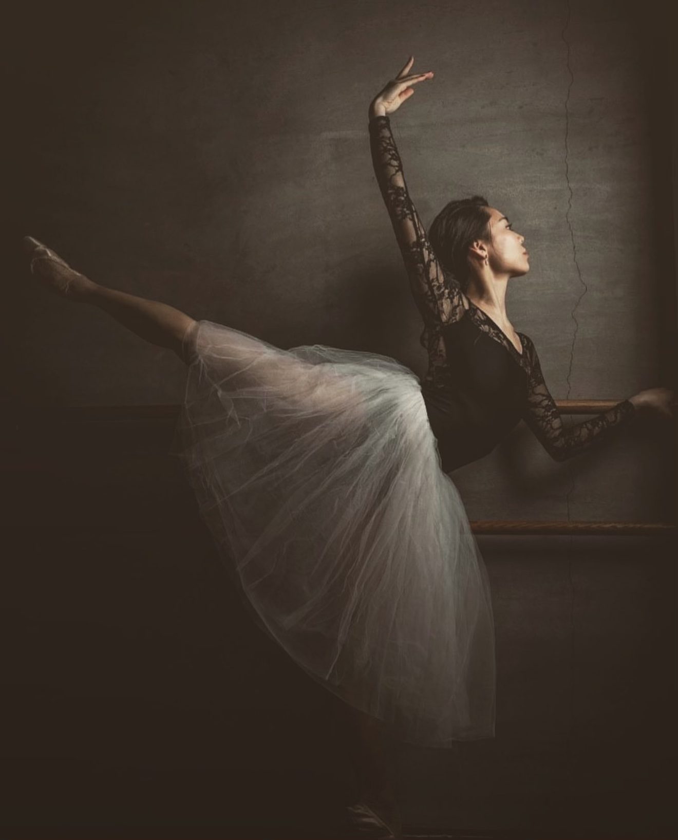 {{photoAlt2}}